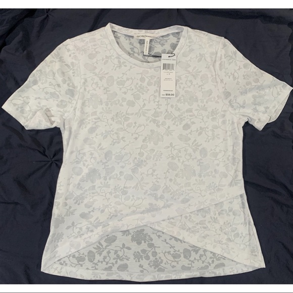 Woman’s BCBG printed top - Picture 2 of 3
